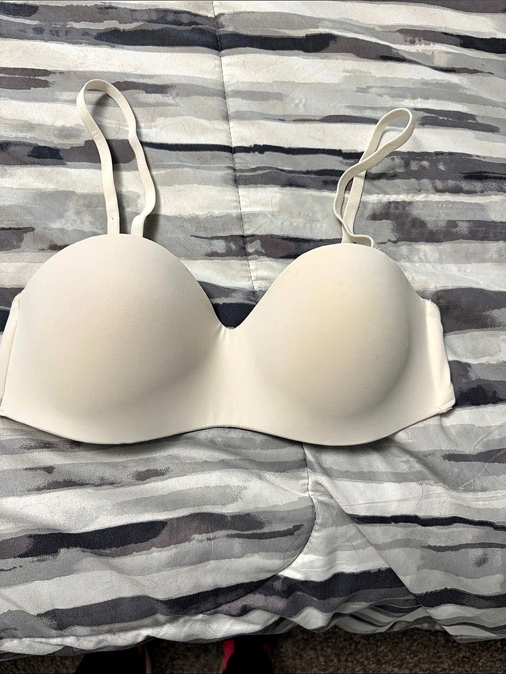Danskin Seamless Convertible Strapless Bra Cream 34C